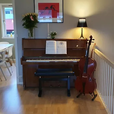 Townhouse In Close To Ons By Bus Holiday home *
